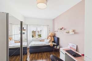 EE-Klasse A. Helles, modernes RMH, Garage, Stellplatz, TLB, EBK, Gäste WC, Balkon, Terrasse, Garten – Die vollständige Adresse der Immobilie erhältst du vom Anbieter., 73734 Berkheim, Esslingen am Neckar – Vorschaubild 14