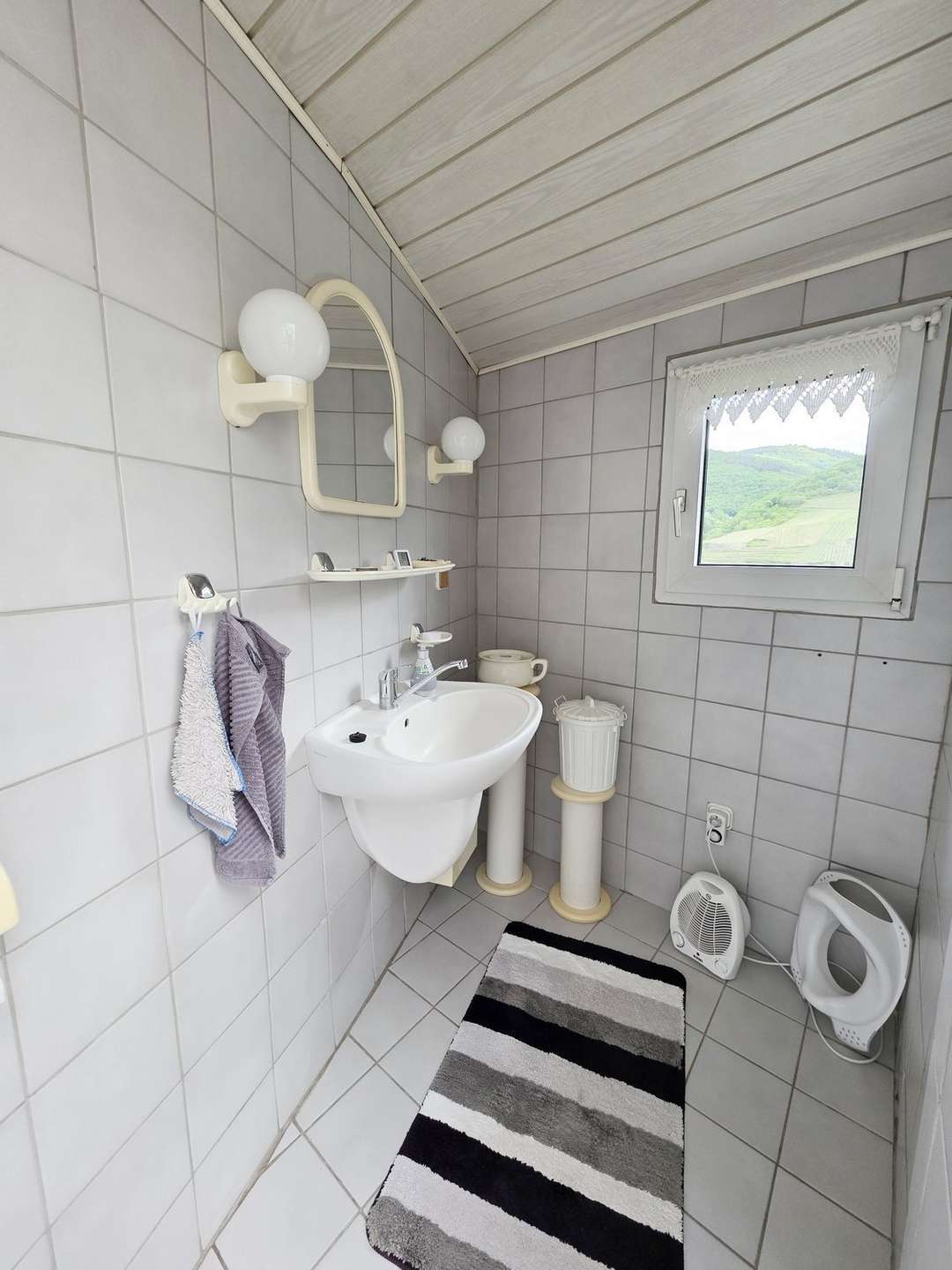 Immobilie in Trechtingshausen - Trechtingshausen - Einfamilienhaus auf großem Grundstück mit Rheinblick! - Bild 3