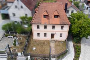 Besonderes Wohnhaus mit Charme – ehemaliges Gemeindehaus, vielseitig nutzbar – Die vollständige Adresse der Immobilie erhältst du vom Anbieter., 92281 Königstein – Vorschaubild 3