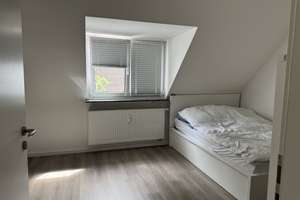 Sanierte 3-Zimmer-DG Wohnung WG-geeignet – Lahnstr. 29, 51105 Humboldt/Gremberg, Köln – Vorschaubild 3