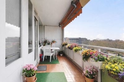 Entrümpeln, renovieren und einziehen - 6. Etage: Balkon-Weitblick ins Grüne +TG-Stellplatz