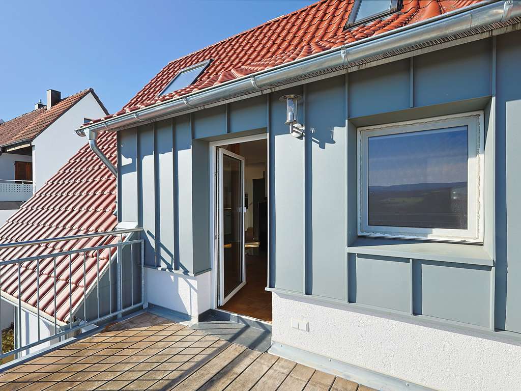 Immobilie in Schlaitdorf - Moderne, helle Dachgeschoss-Wohnung mit Süd-Balkon und fantastischem Fernblick - Bild 3