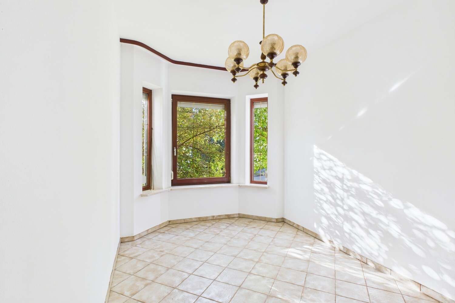 Immobilie in Gessertshausen - Sofort bezugsbereit: Gepflegte Doppelhaushälfte mit Gartenidylle und großzügigem Raumkonzept - Bild 4