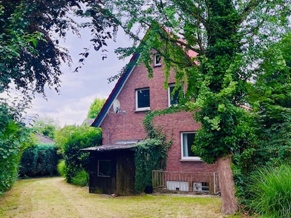 Großer Garten mit Schuppen