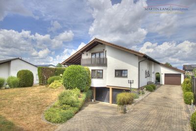ARCHITEKTENHAUS MIT EINLIEGERWOHNUNG -SONNENTERRASSE, GARTEN UND 3 GARAGEN
