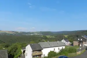 Mehrfamilienhaus mit drei Wohneinheiten, Garagen, Garten Streuobstwiese und Mega-Fernblick! – Trier-Saarburg (Kreis) – Vorschaubild 15