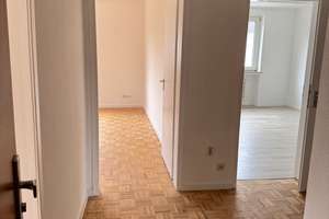 3,5 Raum Wohnung in Essen Frohnhausen. Renovierte Übergabe. 3 Etage.