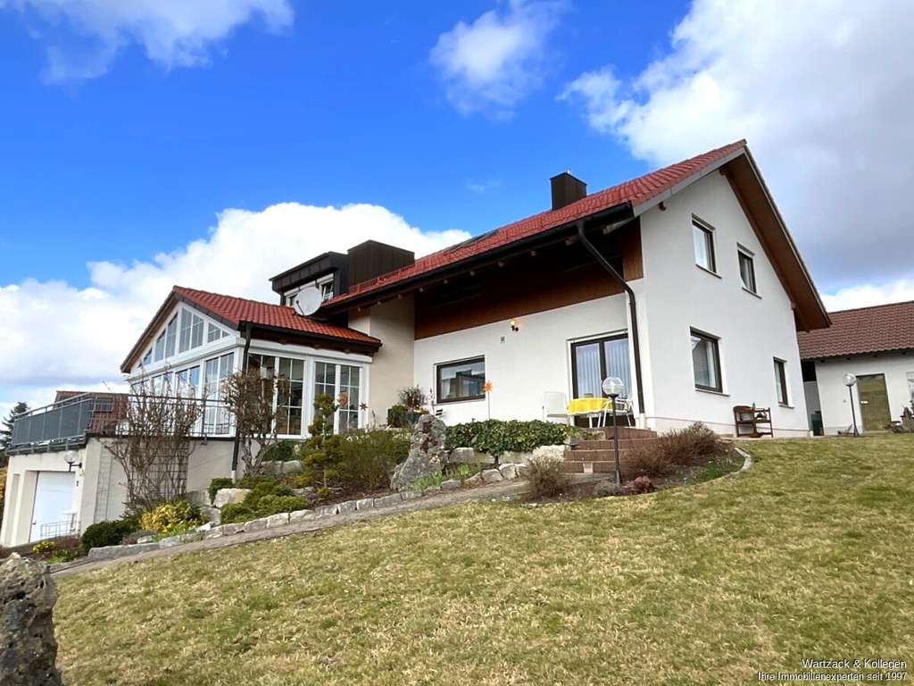 Immobilie in Ellingen - Gepflegtes Ein- oder Zweifamilienhaus mit Wintergarten, Garage und Nebengebäude 
in einer Top-Lage - Bild 0