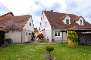 Ruhige Lage - großer Garten: TOP DHH Nbg. - Neuröthenbach / Haus kaufen – Nürnberg – Vorschaubild 1