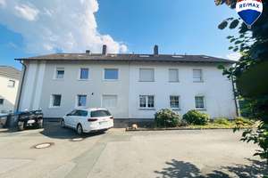 Vielseitiges Investment: Doppelhaus mit 3 Wohneinheiten, Stellplätzen und attraktiver Lage – Die vollständige Adresse der Immobilie erhältst du vom Anbieter., 33818 Leopoldshöhe – Vorschaubild 1