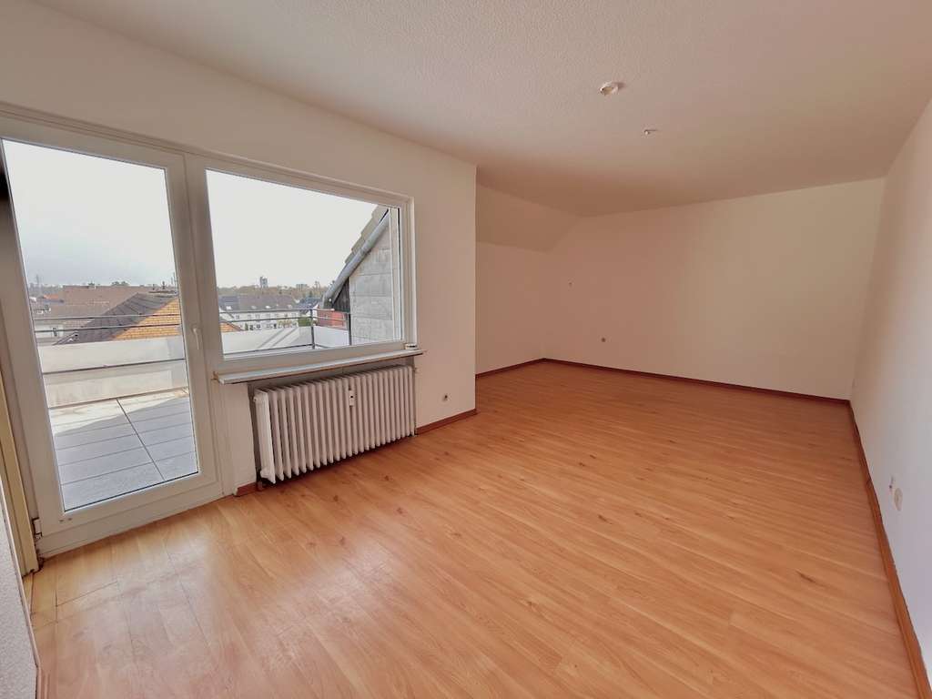 Immobilie in Neuss - Kompakte Dachgeschosswohnung mit großer Sonnen-Loggia und Weitblick - Bild 1