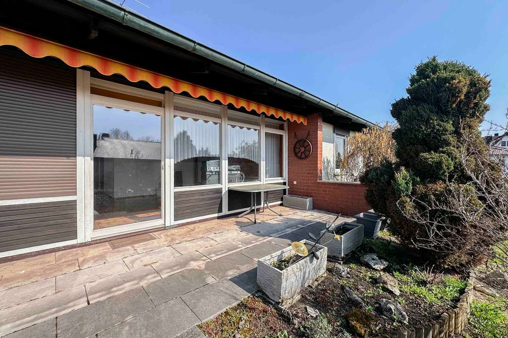 Immobilie in Hausen - Bungalow-Stil mit großzügigem Keller und Einliegerpotenzial auf sonnigem Grundstück - Bild 1