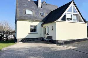 Freistehendes Einfamilienhaus m. Garten, großer Garage u. 5 Stellplätzen – Die vollständige Adresse der Immobilie erhältst du vom Anbieter., 56727 Mayen – Vorschaubild 4