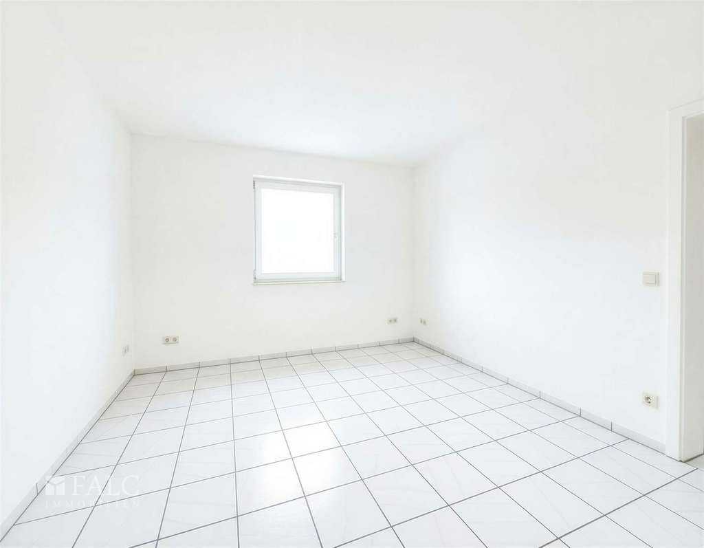 Immobilie in Ruppichteroth - Wohnen auf einer Ebene – 143 m² modernisiert mit Balkon & Garage - Bild 2