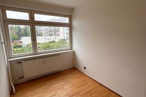 Helle 3-Zimmer-Wohnung mit Balkon und Blick ins Grüne in Berlin-Schmargendorf – Die vollständige Adresse der Immobilie erhältst du vom Anbieter., 14193 Schmargendorf, Berlin – Vorschaubild 5