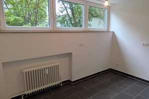 Sanierte 3 Zimmer in ruhiger Lage ab SOFORT!! – Ratiborstr. 30, 90473 Nürnberg – Vorschaubild 2