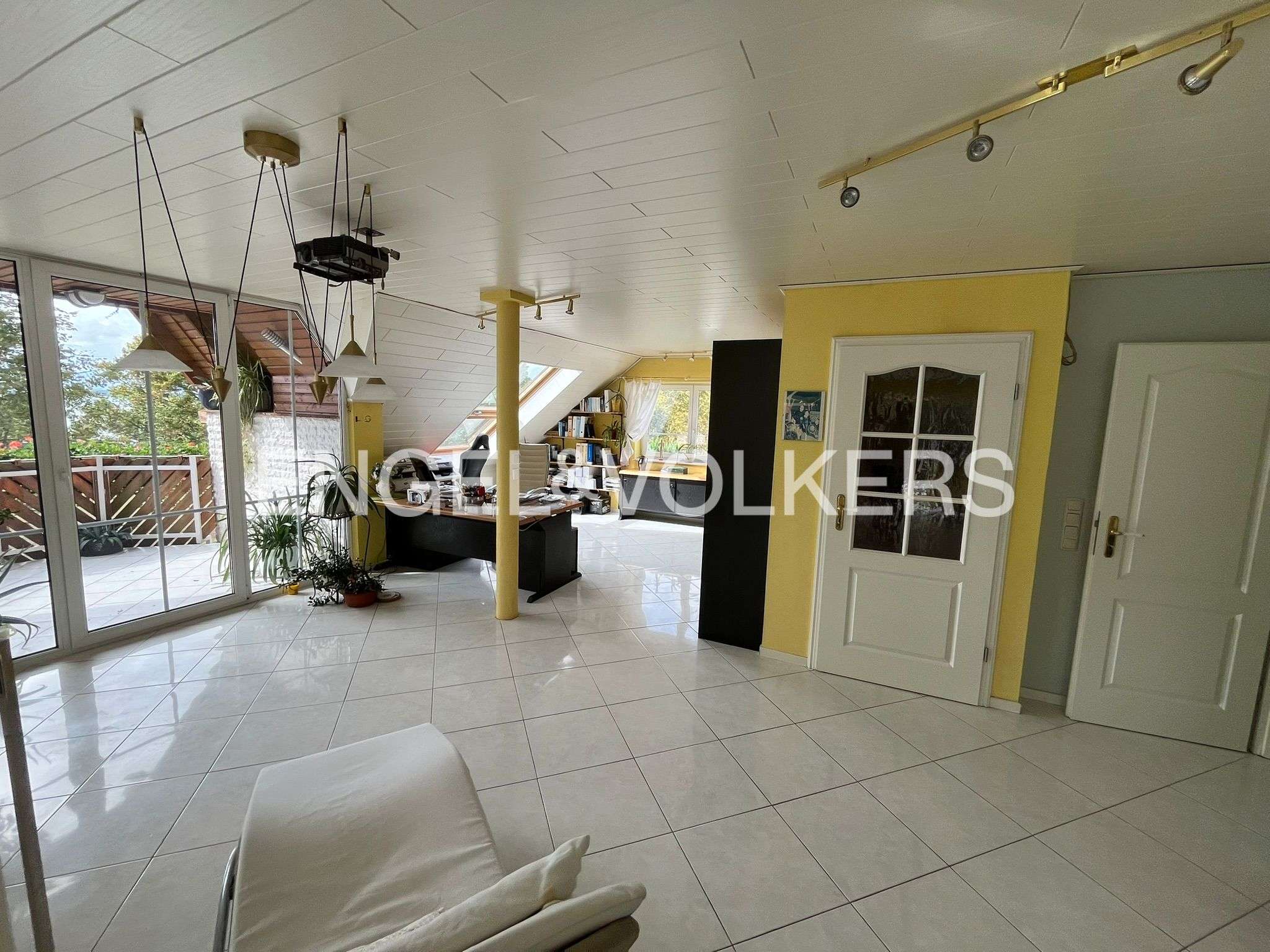 Immobilie in Dobin am See - Romantisches Dreigiebelhaus am See –                 Komfort und Ruhe in idyllischer Lage - Bild 2