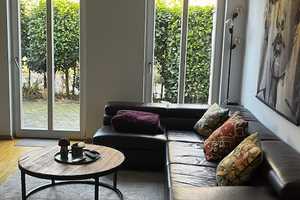 Nachmieter für möblierte, elegante Terrassenwohnung mit Garage