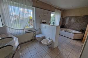 Tolles Einfamilienhaus im Bungalowstil mit wunderschönem parkähnlichen Gartengrundstück in Weitefeld – Die vollständige Adresse der Immobilie erhältst du vom Anbieter., 57586 Weitefeld – Vorschaubild 16
