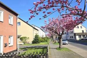 Doppelhaushälfte mit 6 Zimmern in Köln-Urbach
