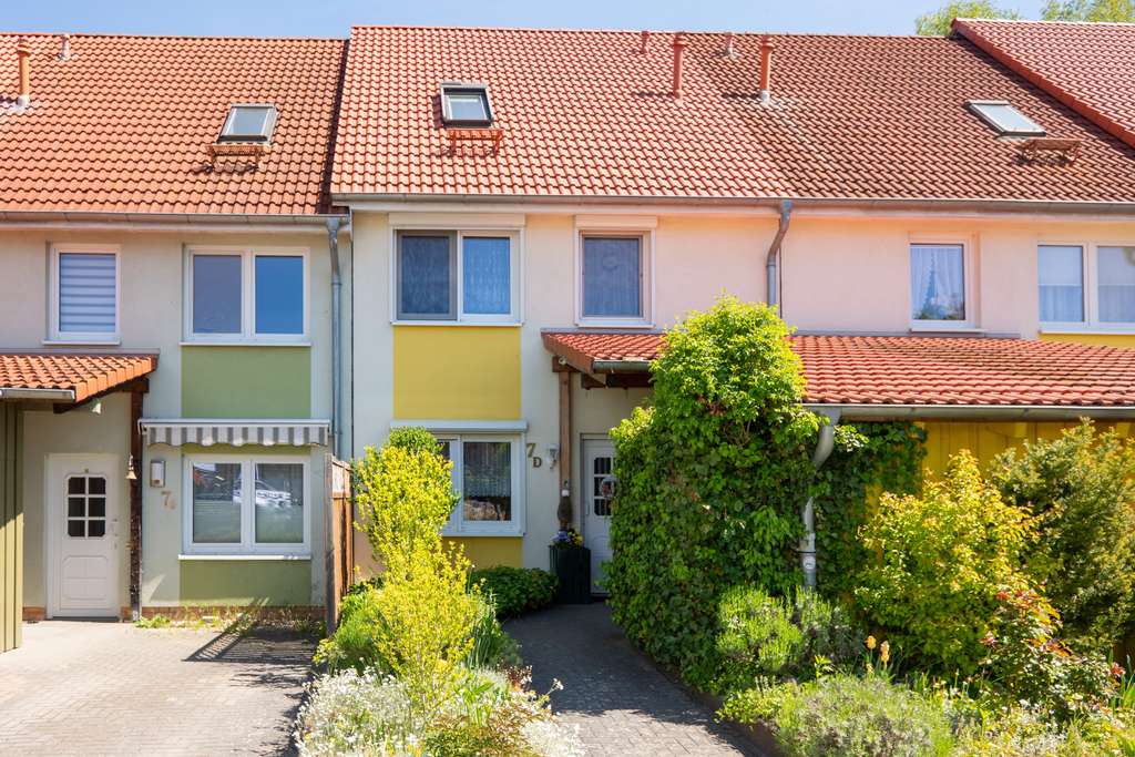 Immobilie in Burg Stargard - Listenpreis 230.000 € - Mittelreihenhaus über 2 Etagen in Burg Stargard in beliebter Wohnlage - Bild 1