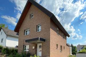 Charmantes Einfamilienhaus mit großem Garten in Sankt Augustin – Die vollständige Adresse der Immobilie erhältst du vom Anbieter., 53757 Sankt Augustin – Vorschaubild 1