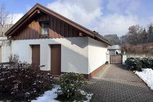 Der eigene Garten inklusive: Wohnung in Metten mit ca. 300 m² Freifläche, Garage & Stellplatz – Die vollständige Adresse der Immobilie erhältst du vom Anbieter., 94526 Metten – Vorschaubild 19