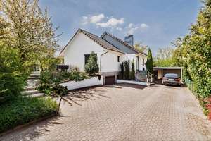 Modernisiertes Einfamilienhaus mit Pool, großem Garten und viel Platz in ruhiger Lage von Rullstorf