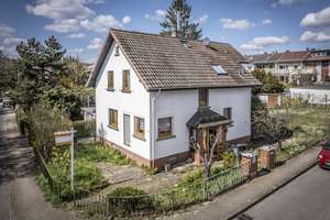 NEU! *Paul & Partner* EINFAMILIENHAUS MIT RENOVIERUNGSBEDARF AUF SCHÖNEM GRUNDSTÜCK!