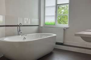 Schöne 3-Zimmer- + Büro + Ankleide Wohnung mit Balkon in Augsburg im Einzelbaudenkmal