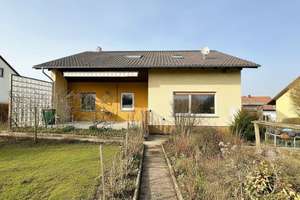 Familientraum mit großem Garten – Einfamilienhaus mit viel Potenzial in ruhiger Lage – Die vollständige Adresse der Immobilie erhältst du vom Anbieter., 74912 Kirchardt – Vorschaubild 3