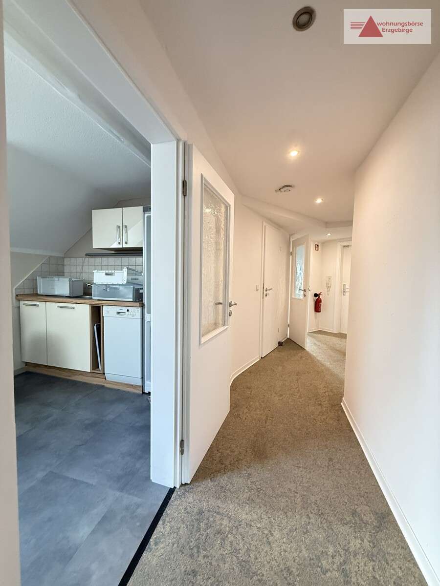 Immobilie in Lichtenstein/Sachsen - Wohnen, vermieten & Gewerbe: Stadthaus mit Kamin, Balkon und Garten in Lichtenstein (Zwickau) - Bild 6