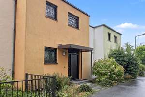 Gemütliches Reihenmittelhaus mit wunderschönem Garten in ruhiger Lage von Frankfurt-Niederursel