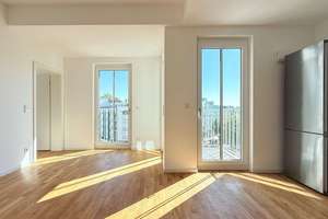 Vermietete helle 2,5 Zimmerwohnung mit Erker - Mitten in der Hauptstadt - Gute Anbindung – Osnabrücker Straße 27, 10589 Charlottenburg, Berlin – Vorschaubild 1