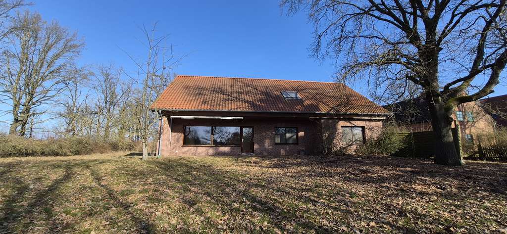 Immobilie in Dannenberg - Geräumiges 1-2 Familienhaus mit PV-Anlage, Fernwärme, großes Grundstück in Feldrandlage - Bild 3