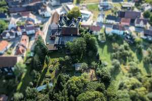 Vielseitige Nutzungsmöglichkeit! Gepflegtes Mehrparteienhaus mit Gewerbe, Lagerhallen und weitläufig – Coburg (Kreis) – Vorschaubild 3