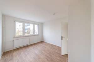frisch sanierte 3-Zimmerwohnung, Küche u. Bad mit Fenster