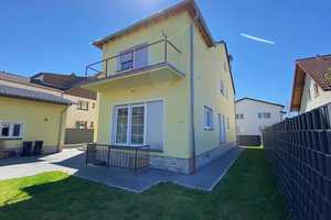 Energetisch saniertes Mehrfamilienhaus - Garten, Garage, Terrasse, ruhige Lage - Heizung von 2018 – Offenbach (Kreis) – Vorschaubild 1