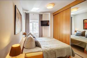 Möbliert: Großzügige 2-Zimmer Wohnung in ruhiger Innenhoflage  – Die vollständige Adresse der Immobilie erhältst du vom Anbieter., 80799 Universität, München – Vorschaubild 3