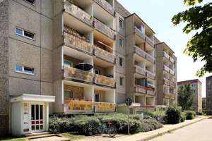 ... kleine 1 - Raumwohnung in der 3. Etage ... – Fohlenwinkel 19, 17034 Reitbahnviertel, Neubrandenburg – Vorschaubild 2