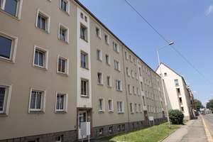 Schöne 2-Raumwohnung mit Balkon, Stpl. und neuer EBK! Tageslichtbad! – Leipziger Straße 85, 8058 Nordvorstadt, Zwickau – Vorschaubild 1