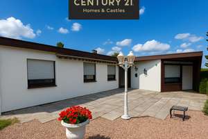 Bungalow, Garten, zwei Terrassen, Bonus-Bauplatz –Platz für Träume, Gartenpartys und Abenteuer! – Die vollständige Adresse der Immobilie erhältst du vom Anbieter., 66292 Riegelsberg – Vorschaubild 1