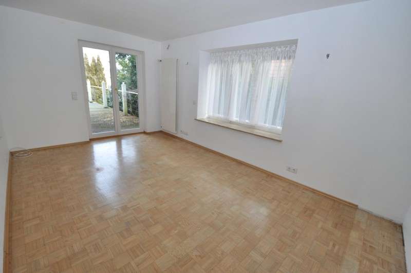 Immobilie in Bodman-Ludwigshafen - Großzügiges Einfamilienhaus mit Indoor-Pool und schönem Garten in Bodman - Teilseesicht - frei  - Bild 6