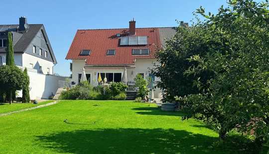 Bild von Exklusives 2-3-FH in Bestlage von Neu-Isenburg-Buchenbusch.
Waldrandlage mit Traumgrundstück!
