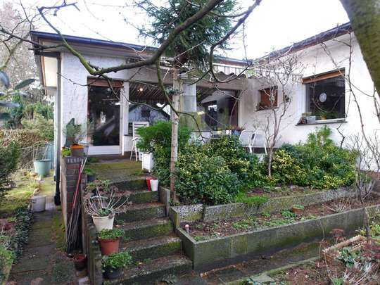 Sanierungsbedürftiger Winkelbungalow im Rudower Blumenviertel - Bild 3
