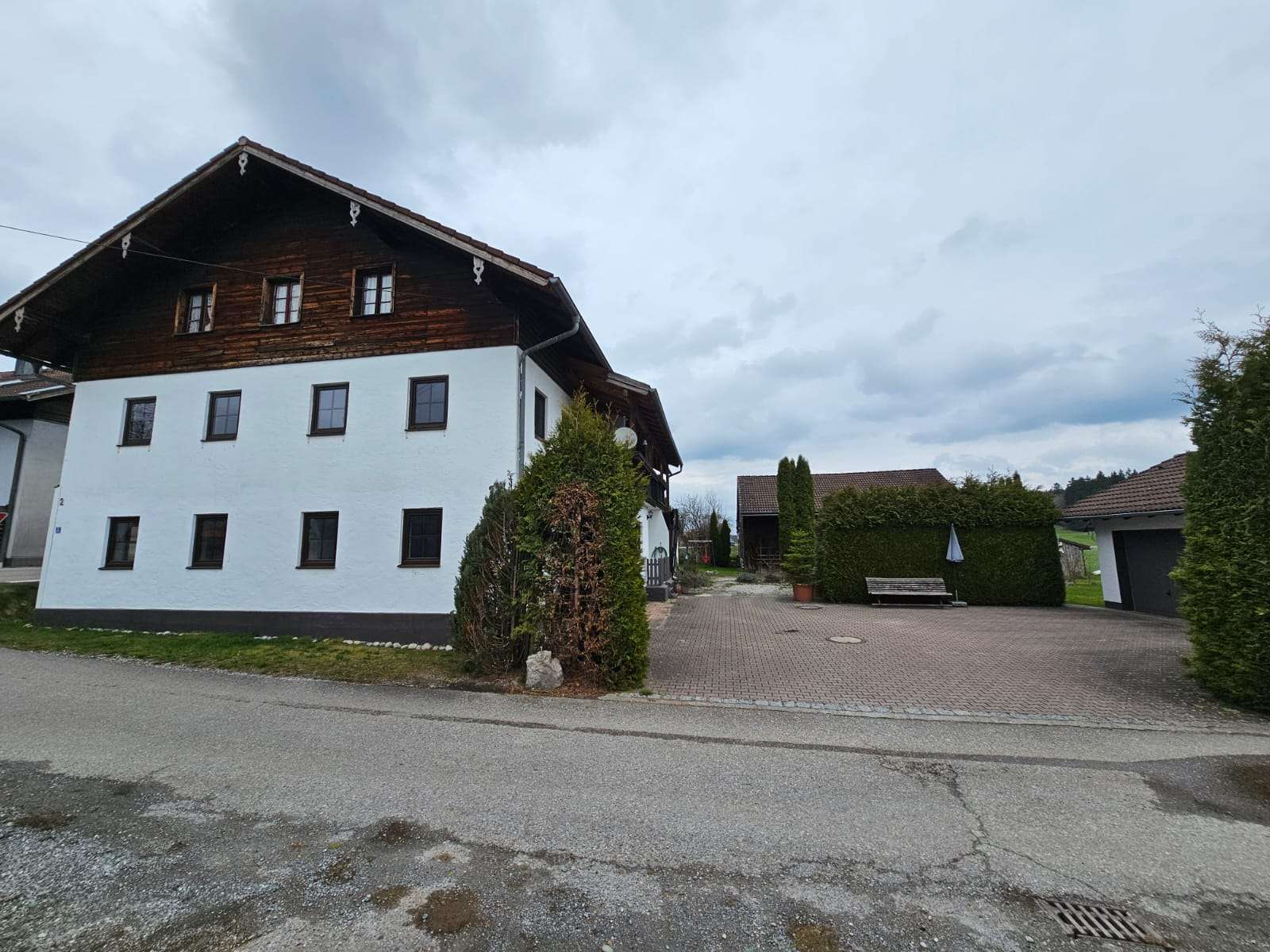 Charmantes Bauernhaus / Sacherl mit Einliegerwohnung, Rosenheim Kreis – Bild 2