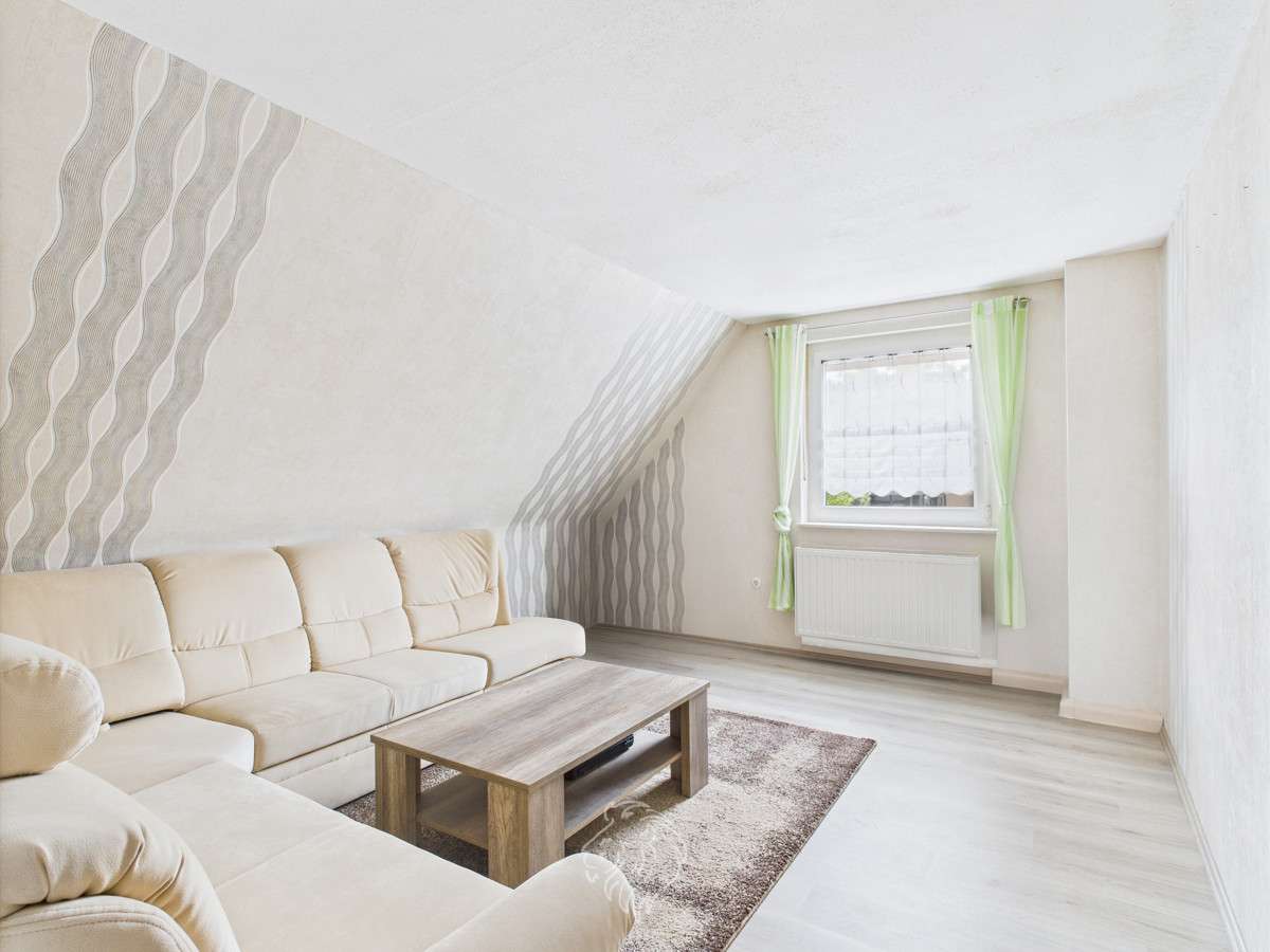 Immobilie in Großeibstadt - Einfamilienhaus mit Scheune in Großeibstadt - viel Platz für Träume, Hobbys & Familie - Bild 5