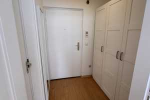 1-Zimmer-Wohnung mit Einbauküche im Herzen Schwabings Münchner Freiheit  – Marschallstraße 8, 80802 München – Vorschaubild 2
