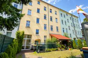 Voll vermietetes Mehrfamilienhaus mit attraktiven Dachrohling im Komponistenviertel!