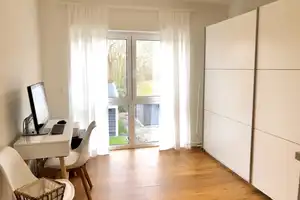 Stilvoll & Modern: Exklusive Doppelhaushälfte in Bestlage von Bad Bramstedt mit unverbaubarem Blick – An der Osterau 22b, 24576 Segeberg (Kreis) – Vorschaubild 19